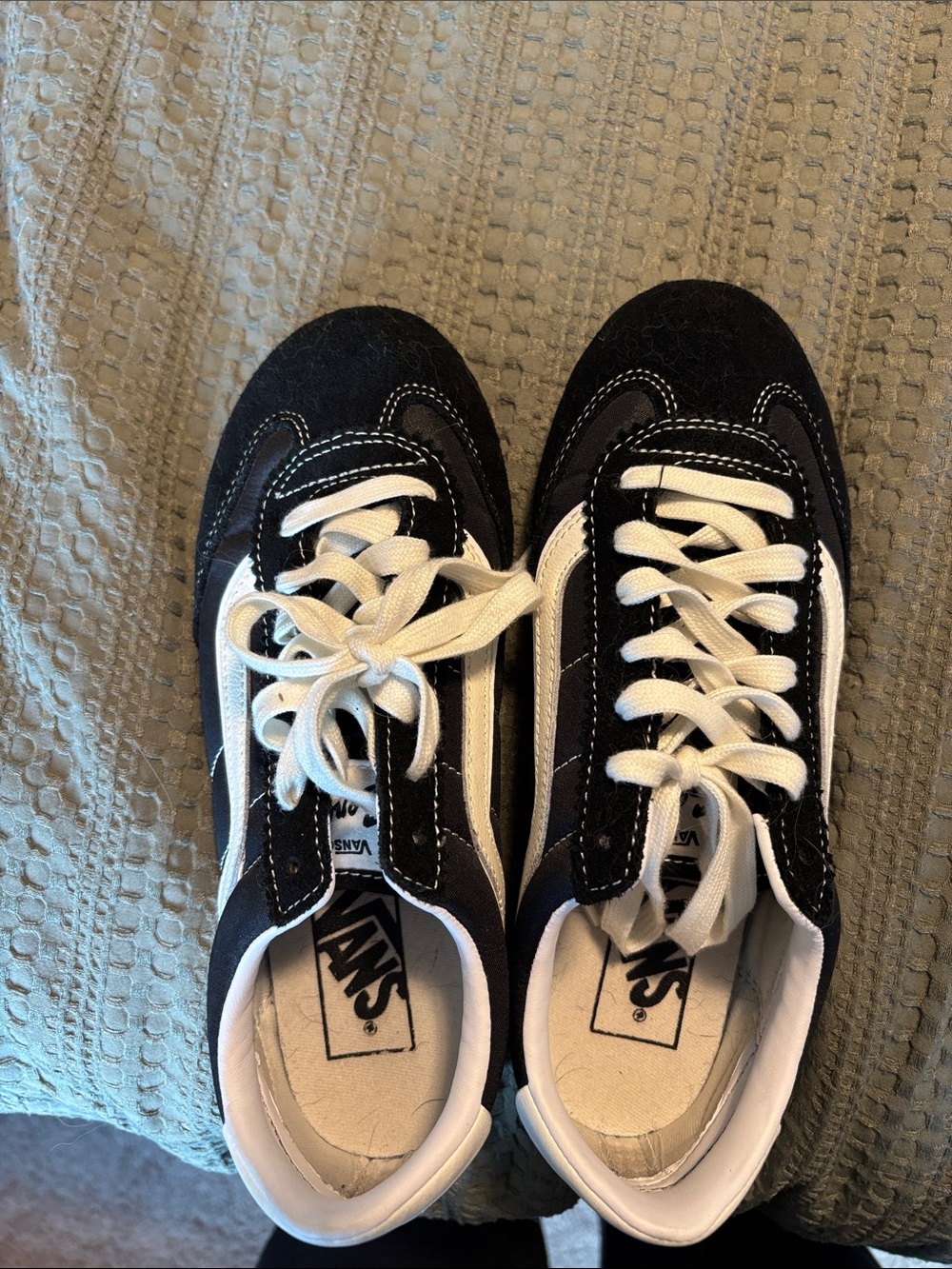 Vans Serio black and white vans